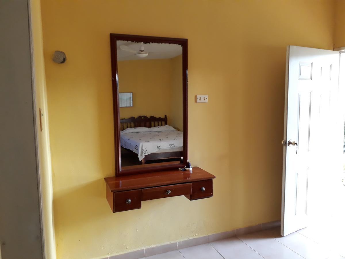 El Chac Mool Bed and Breakfast Santa Elena Camera foto